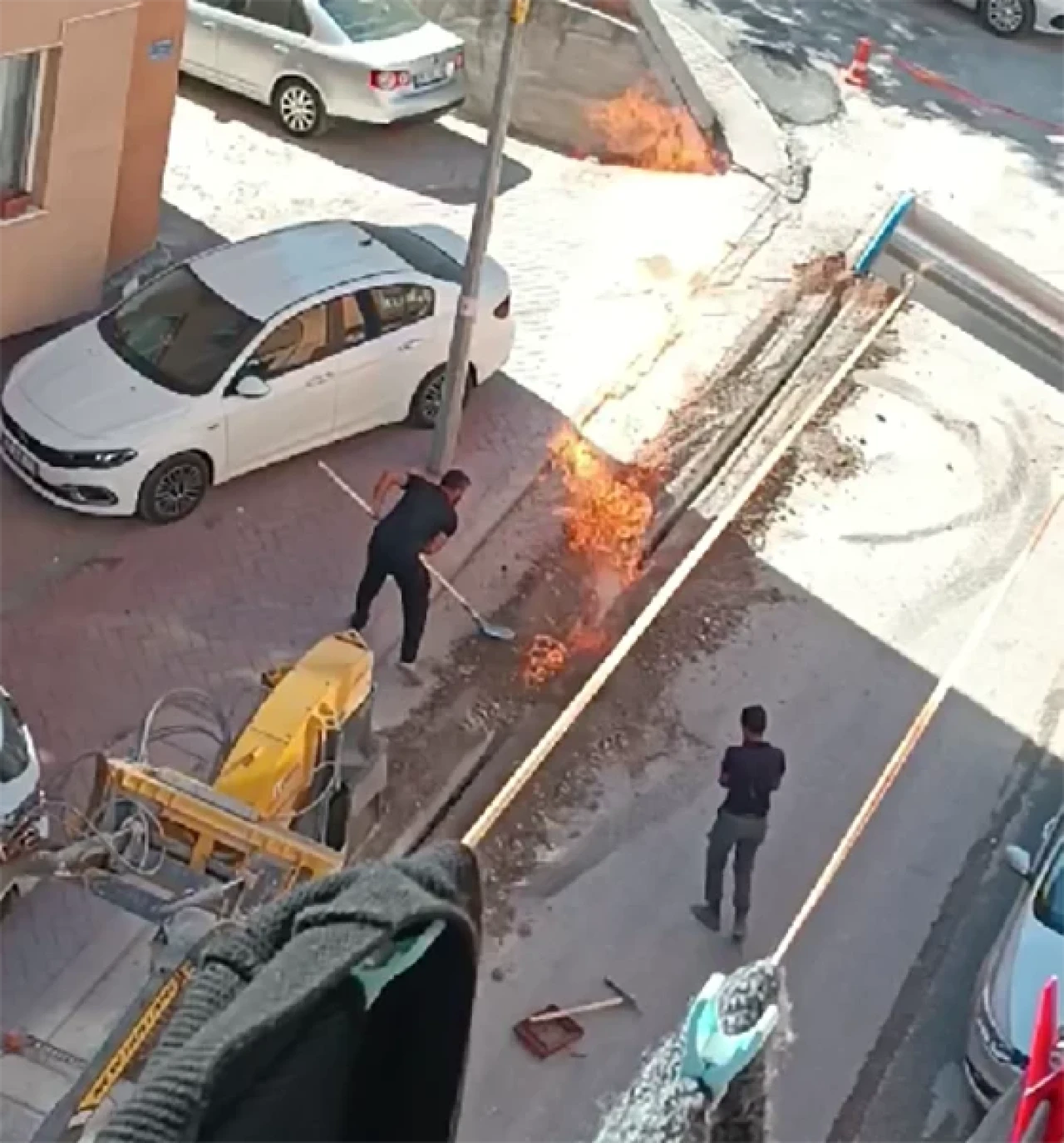 Kazı Çalışmaları Sırasında Patlayan Doğalgaz Borusu Yangın Çıkardı